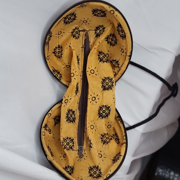 Coconut Bag Crossbody Handmade Zips open zip compartmemt inside Vintage 2005 - Picture 7 of 16